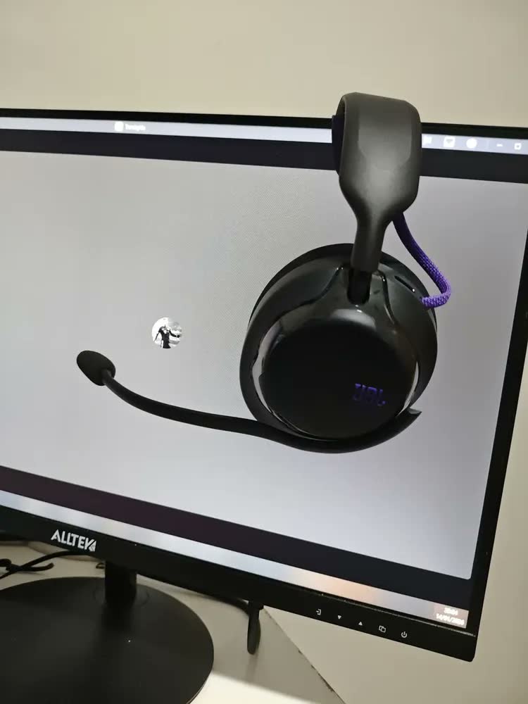 foto de Headset Gamer Sem Fio Quantum 650 JBL Quantum Spatial Sound, Bluetooth 5.3, 45h de Bateria e Microfone Removível - Preto