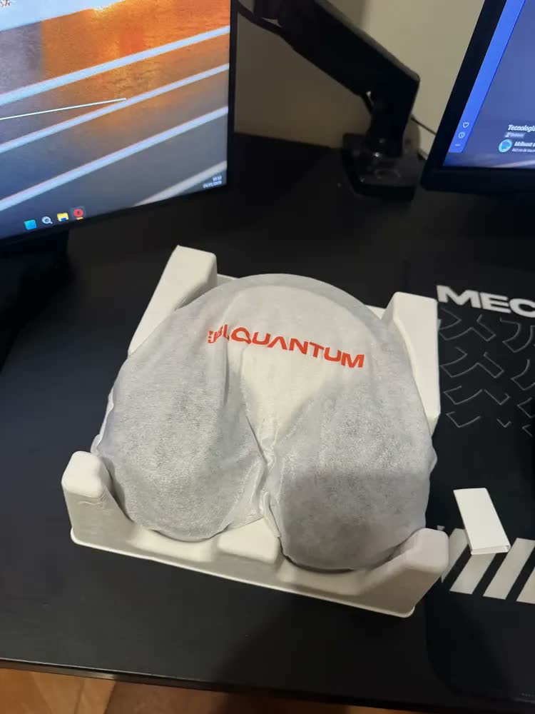 foto de Headset Gamer Sem Fio Quantum 650 JBL Quantum Spatial Sound, Bluetooth 5.3, 45h de Bateria e Microfone Removível - Preto