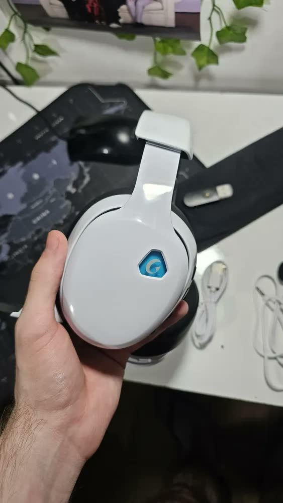 foto de Fone De Ouvido Gamer Headset USB Olafvi Captain 300 Com Fio Branco Microfone Cancelamento De Ruído PS5 PS4 PC Switch