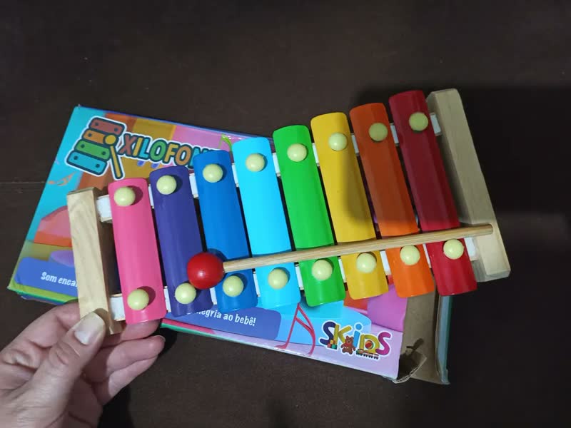 foto de Xilofone Metalofone Infantil Com 8 Notas Colorido Madeira Colorido